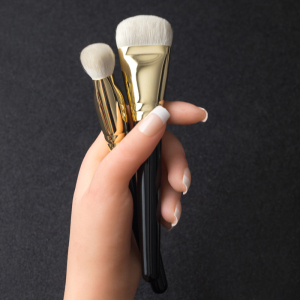 High Quality White Goat Hair Compact Foundation Makeup Brushes with Wooden Handle