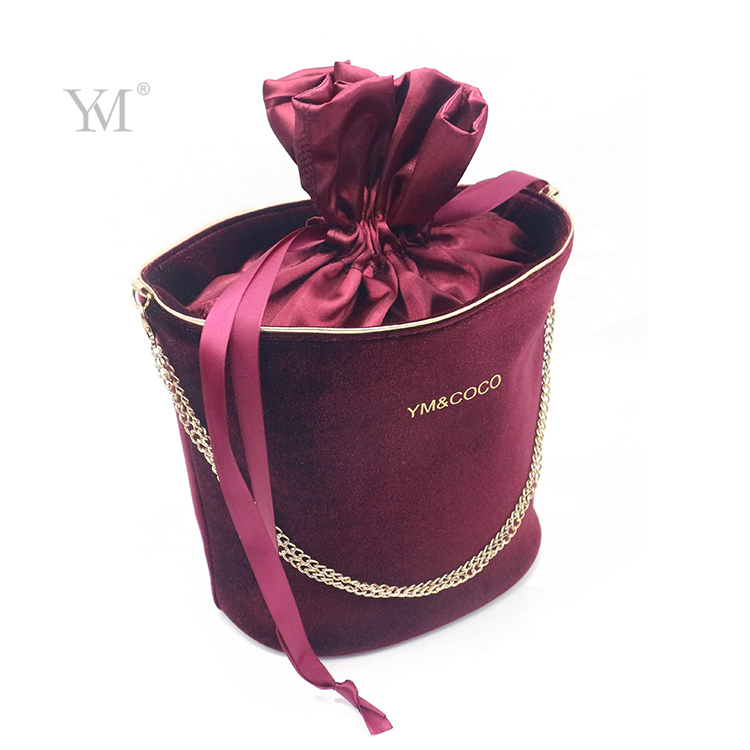 Barrel shaped convenient large capacity cosmetic bag velvet red make up bag with chain 