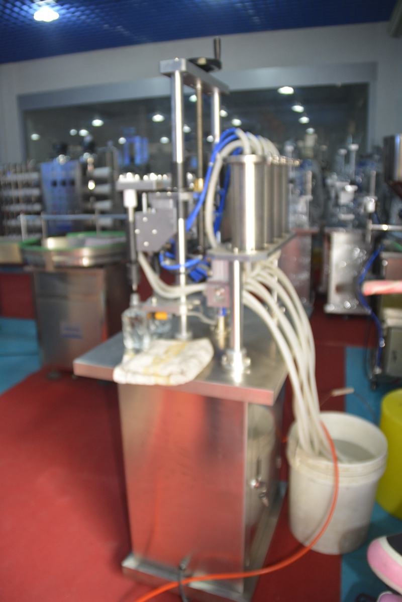 4 Nozzle Semi-automatic Pneumatic Perfume Filling Machine