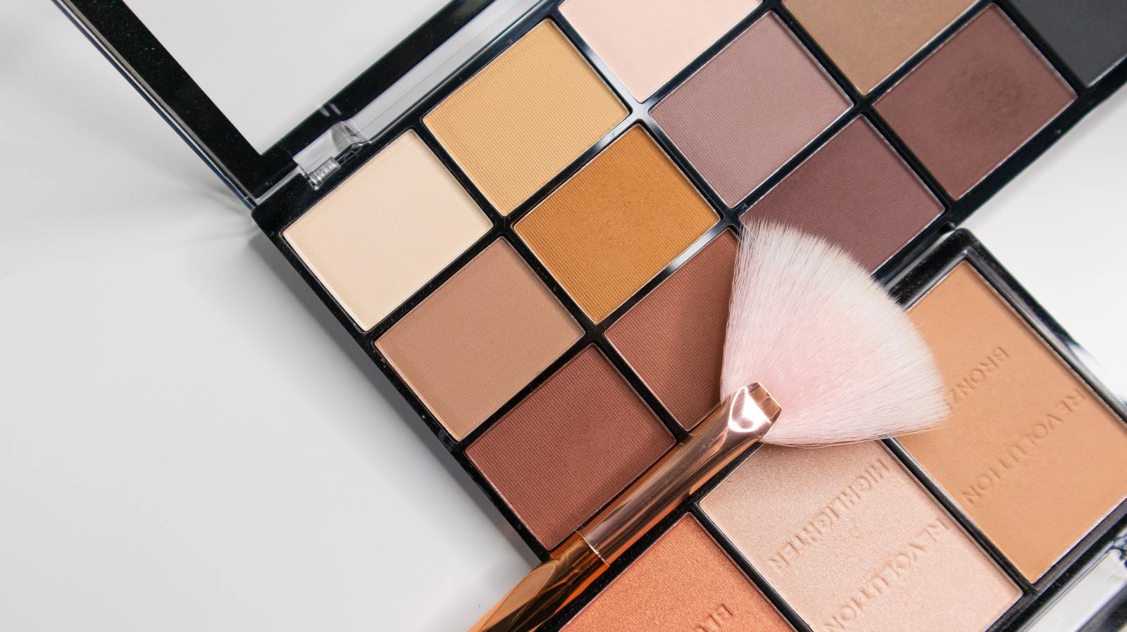How to Contour Makeup
