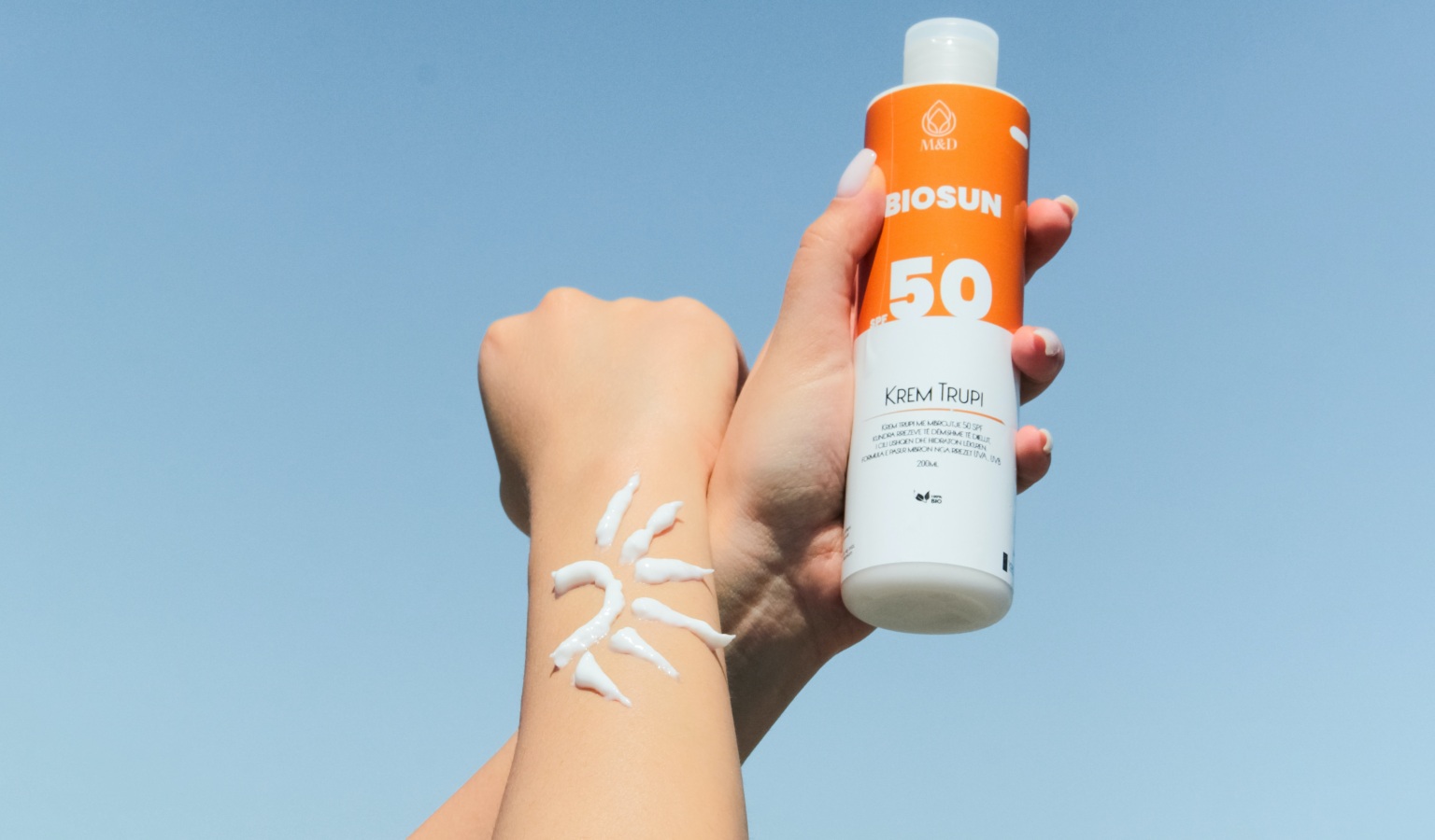 How to Reapply Sunscreen Over Makeup