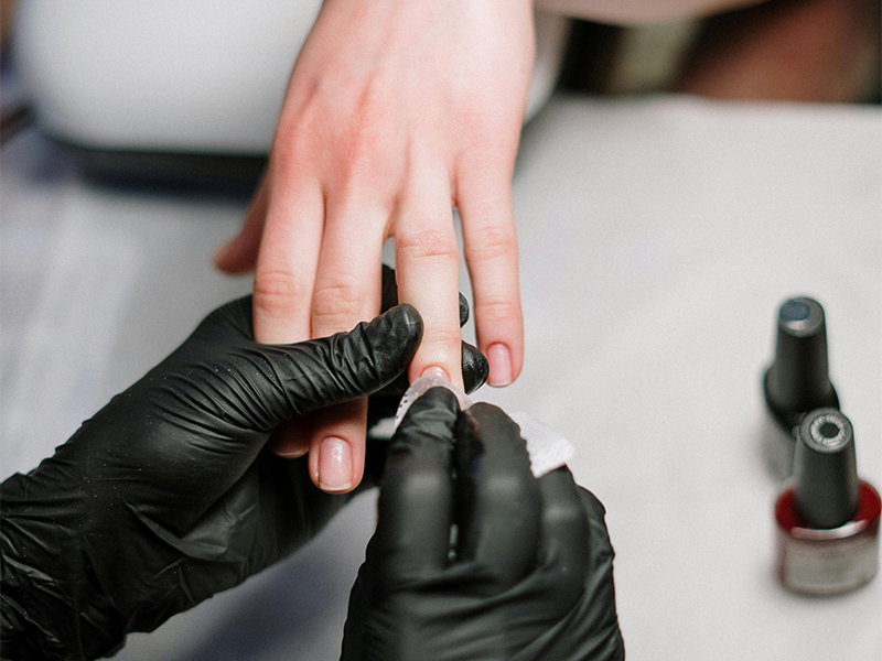 Choosing the Perfect Manicure A Guide to Gel Dip Powder and Artificial Nail Extensions