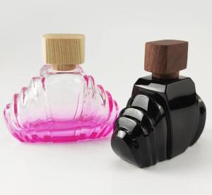 Low cheap price stocked gradient black pink pyramid shaped crimp pump spray perfume bottle 100ml
