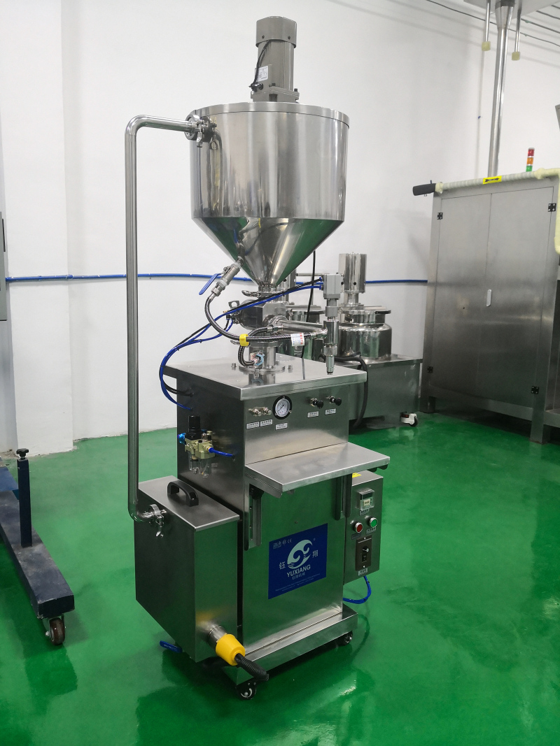 Vertical Type Liquid Filling Machine With Mixer And Hopper
