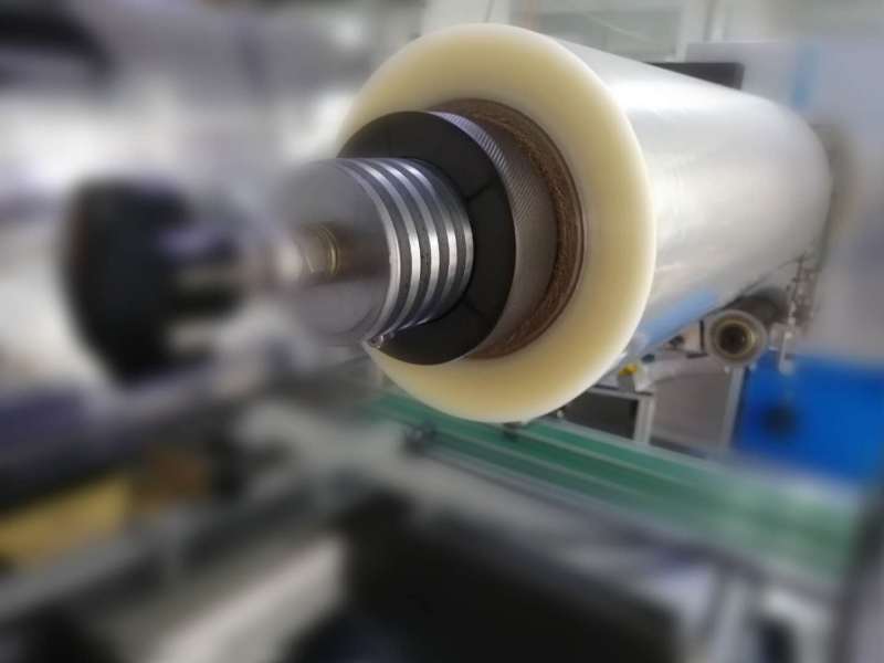 Automatic  cellophane overwrapping machine for cosmetic