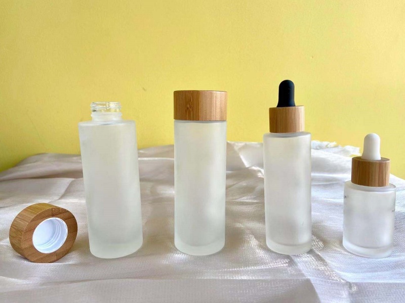 100ML glass bottle with bamboo screw cap for lotion essential oil toner eco-friendly cosmetic bottle