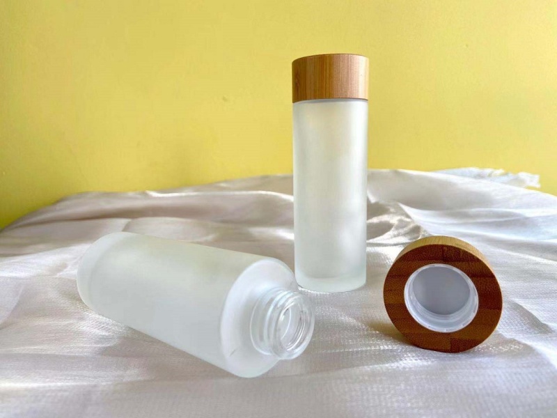 100ML glass bottle with bamboo screw cap for lotion essential oil toner eco-friendly cosmetic bottle