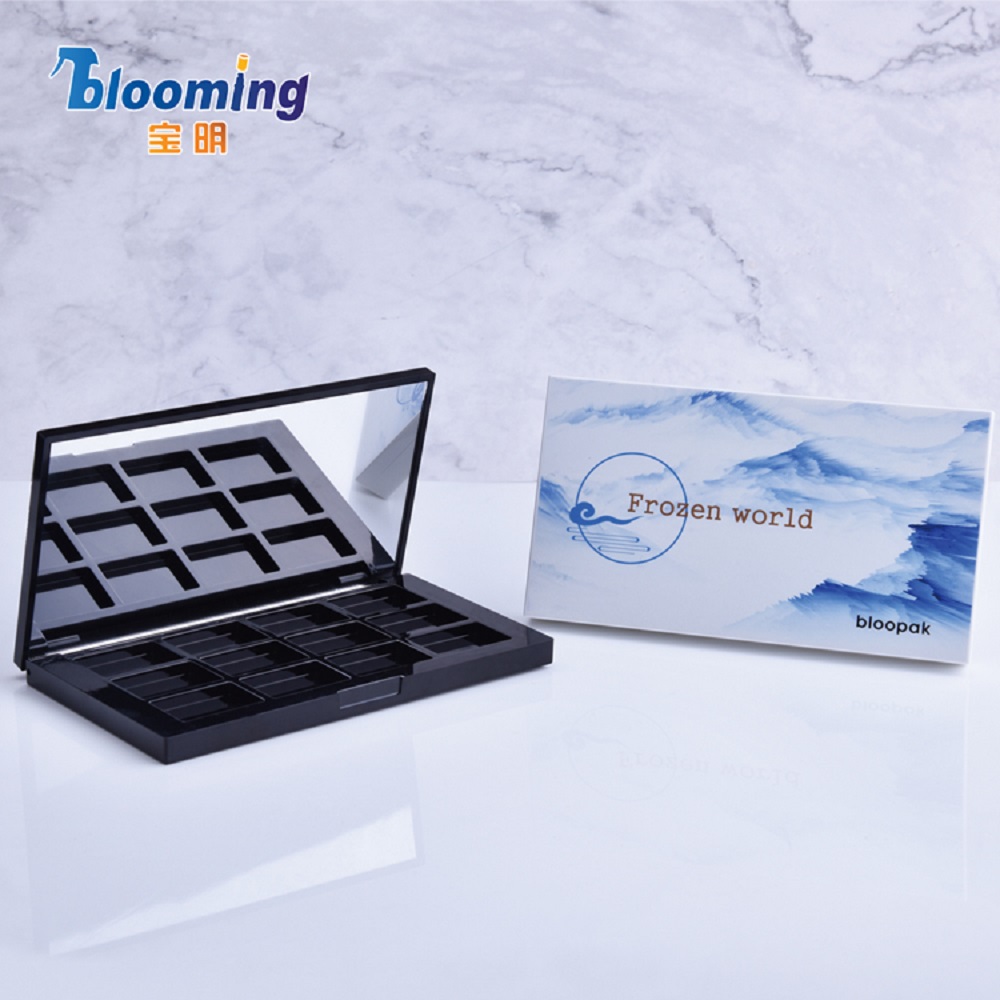 Wholesale private label 12 color eyeshadow palette empty plastic compact powder case eyeshadow container makeup packaging